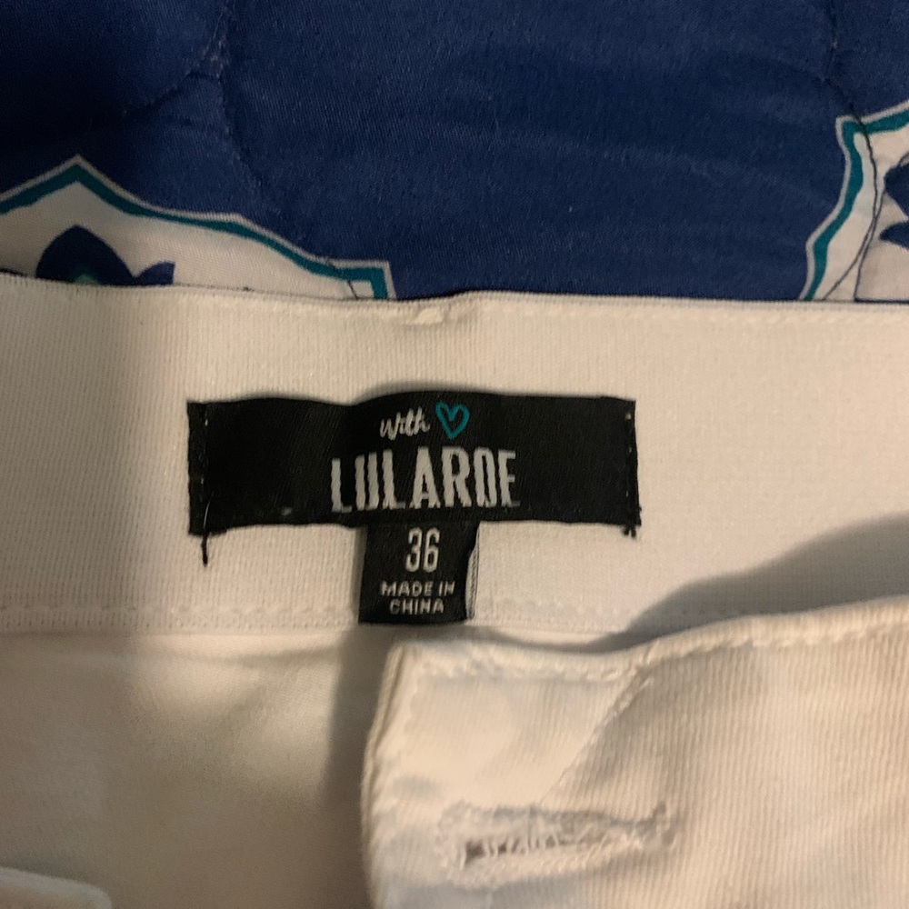 White LulaRoe jeans distressed size 36 like new